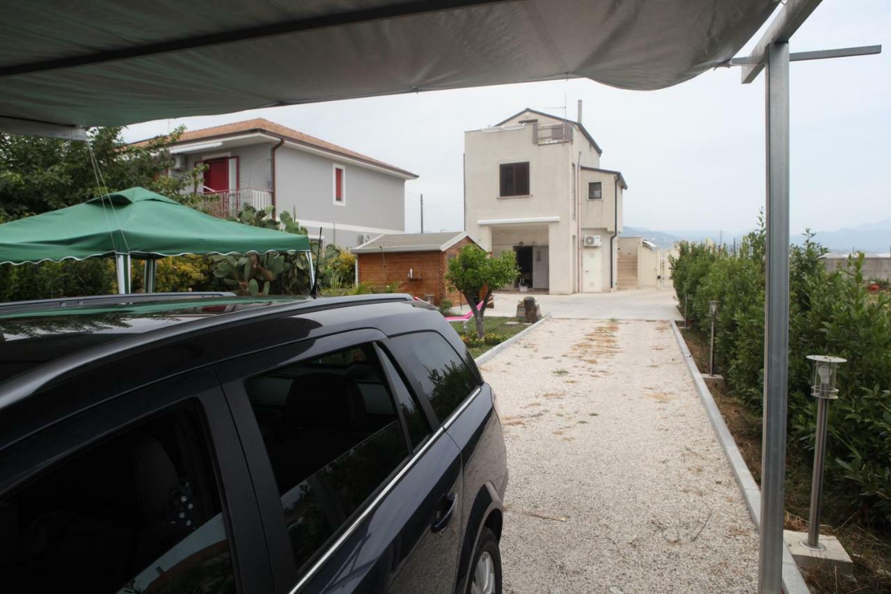 Villa Salerno casa indipendente con giardino zona Magazeno Pontecagnano Esterno foto